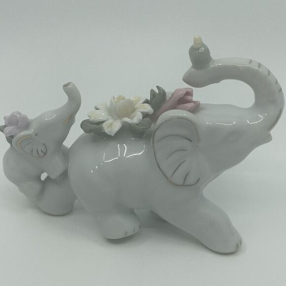 3½" Vintage Small White Elephant Figurine Flowers Baby Family Pottery Porcelain - Picture 8 of 13
